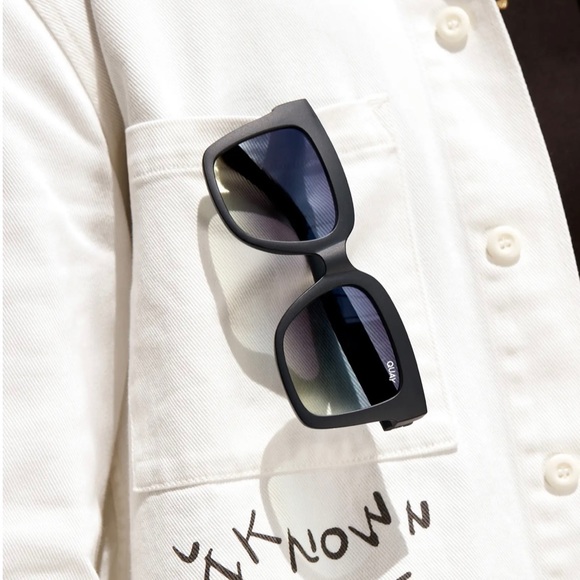 QUAY Icy Sunglasses Matte Black Frame Green Smoke Lenses Oversized Square NWT - Picture 5 of 9